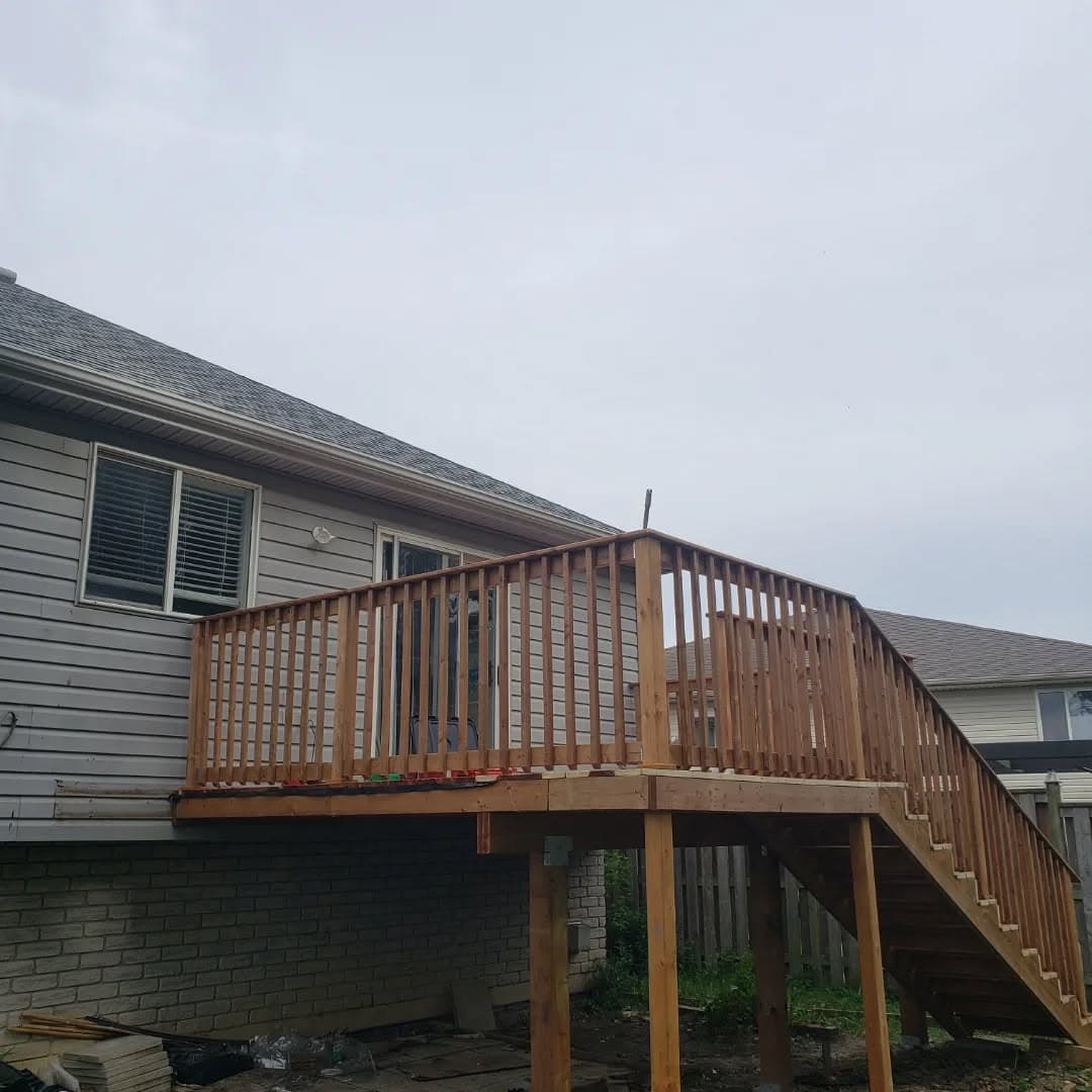 New deck with horizontal privacy screen